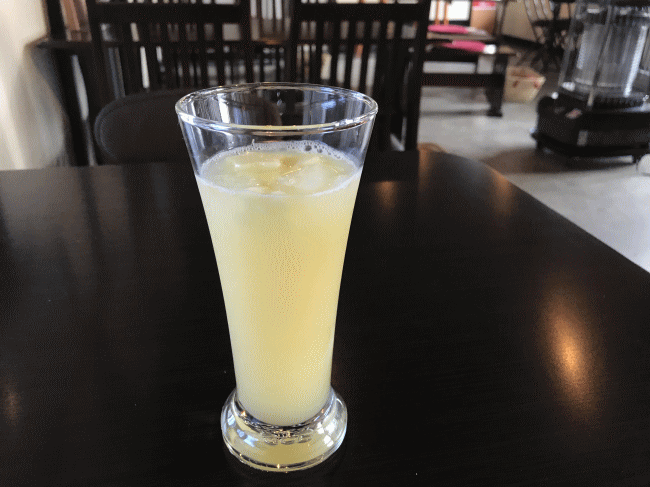 カフェ駅舎のりんごジュース