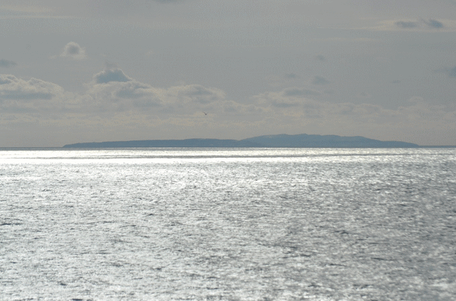 沿岸バスの沿線から天売島と焼尻島の景色