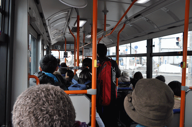 留萌発車後の沿岸バスの車内