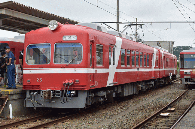 西鹿島駅で発車待ちの30形