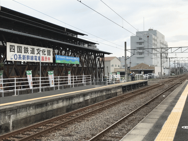 伊予西条駅から見た、エクストールイン西条駅前