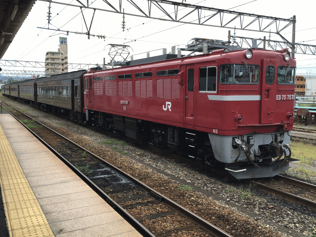 会津若松駅に停車中の旧型客車