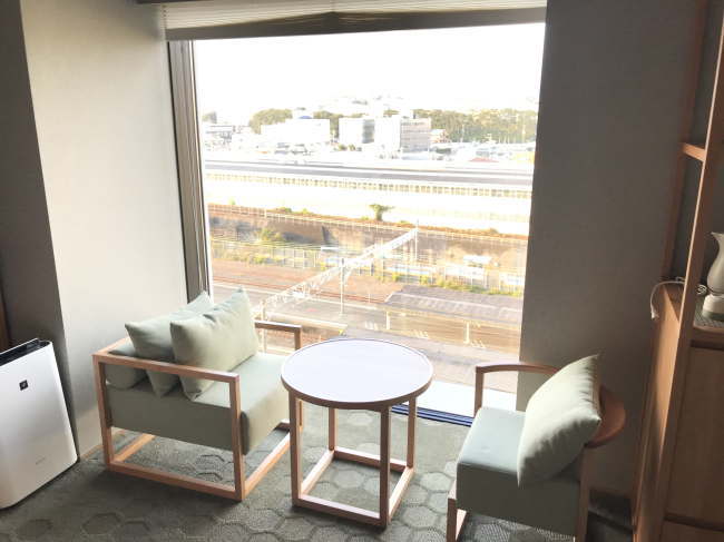 富士山三島東急ホテルの窓辺の様子