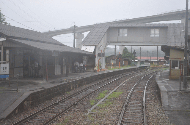 福塩線吉舎駅構内の様子