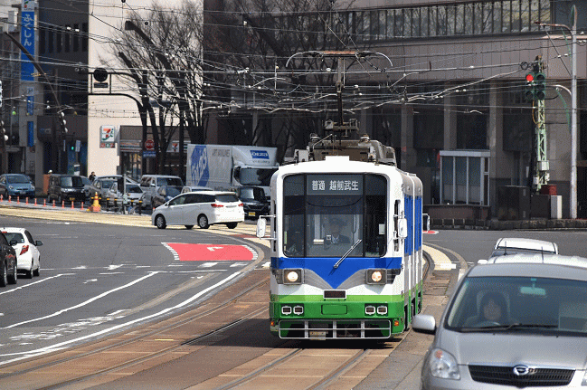 大名町交差点方面を望んで、越前武生行を撮影