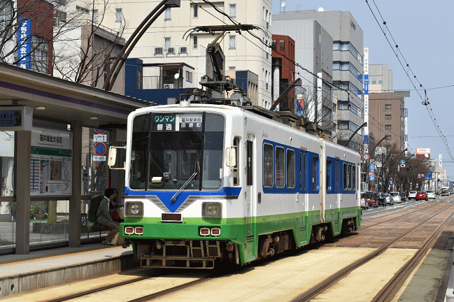 ７７０形が福井城址大名町電停に停車中