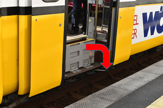 レトラムのドア下のstep