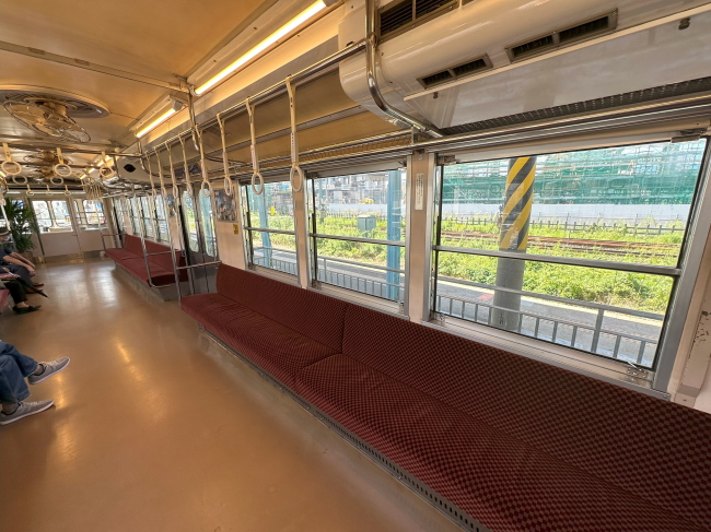 お休み処ナナセンの7000系ロングシート