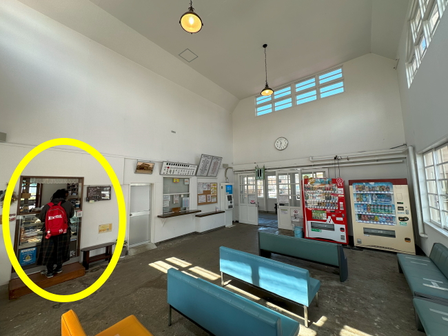 曽根田駅舎と伏見珈琲店のテイクアウト窓口