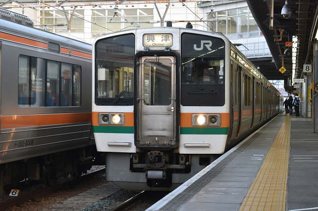 興津行きの211系