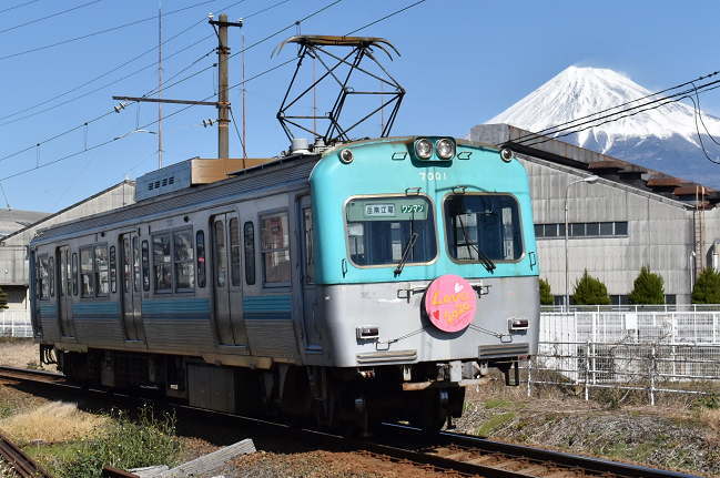 岳南江尾行き7000形