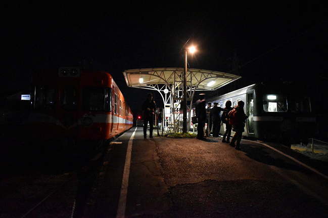 夜の岳南江尾駅