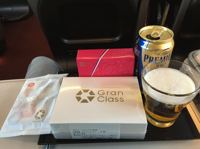 グランクラスの洋軽食（サンドイッチ）やビールなど