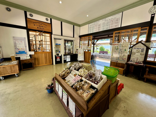 郡上八幡駅の土産物売り場