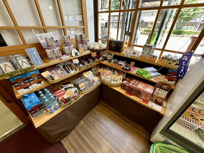 郡上八幡駅の土産物販売