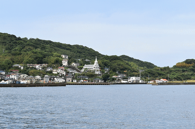 海上から眺める伊王島の沖ノ島天主堂