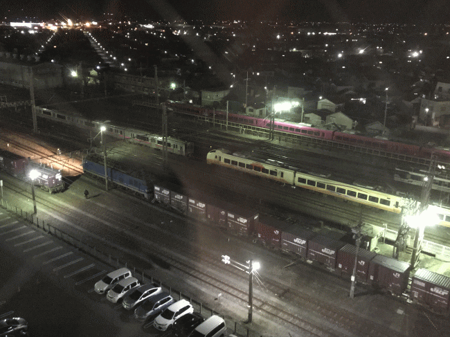 ホテルアルファーワン酒田から見た貨物列車