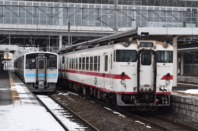 キハＥ１３０とキハ40