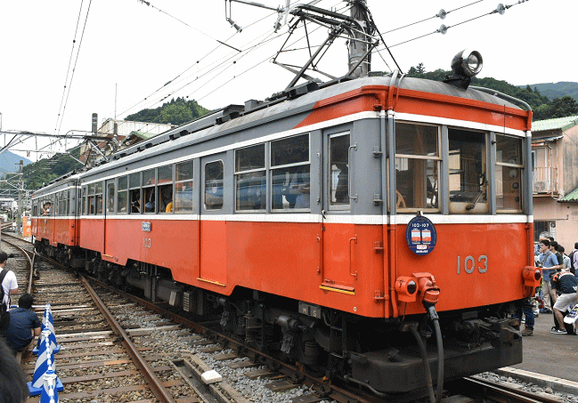 「103-107ツリカケ」の方向板を装着した103号