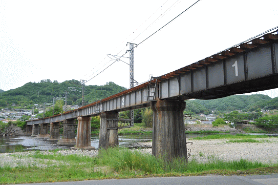 備中川面駅近くの鉄橋の撮影地