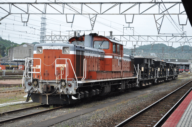 米子駅に側線に留置されたDD51-1179牽引の工臨