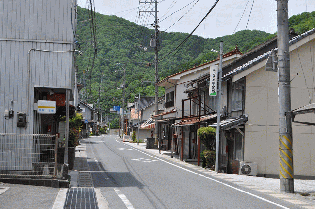 井倉駅前の様子