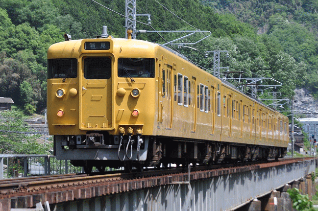 新見行普通列車（井倉鉄橋の撮影地）