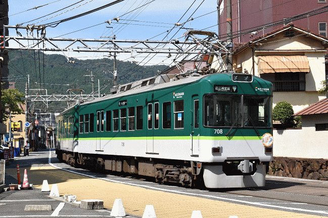 新塗色となった京阪700形