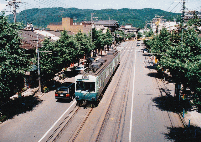 東山三条~蹴上間を走る京阪電車の600形