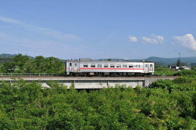信砂川の道路橋から留萌本線を撮影