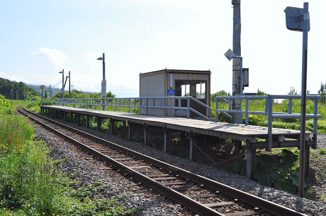 信砂駅のプラットホーム