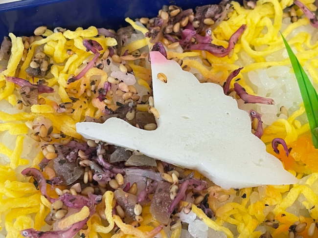 寝台特急ヘッドマーク2段弁当はくつるの蒲鉾