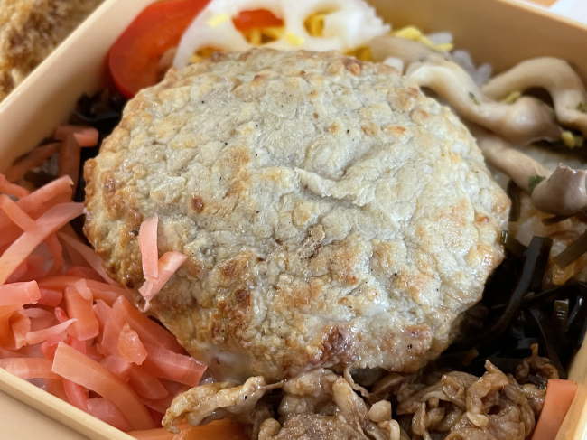 ヘッドマーク弁当「やまびこ」のハンバーグ