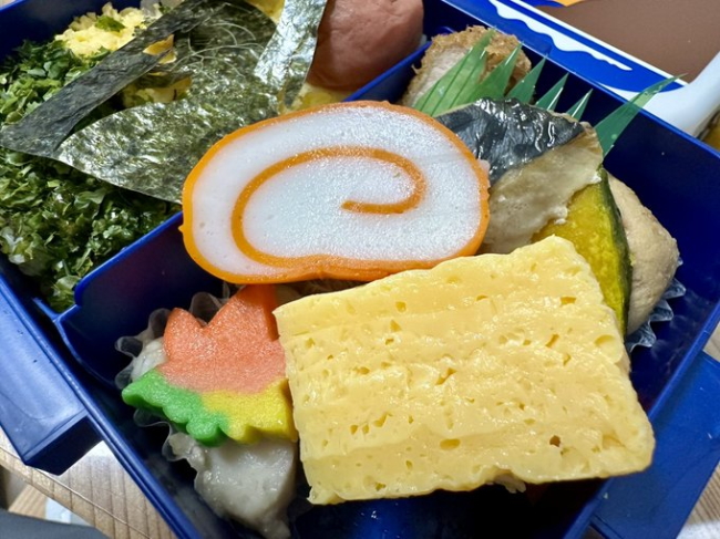 赤巻き蒲鉾と玉子焼き