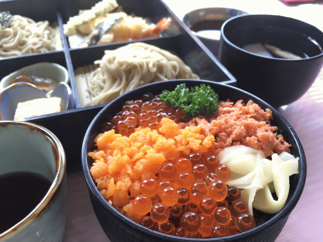 そば定食の海鮮ちらし