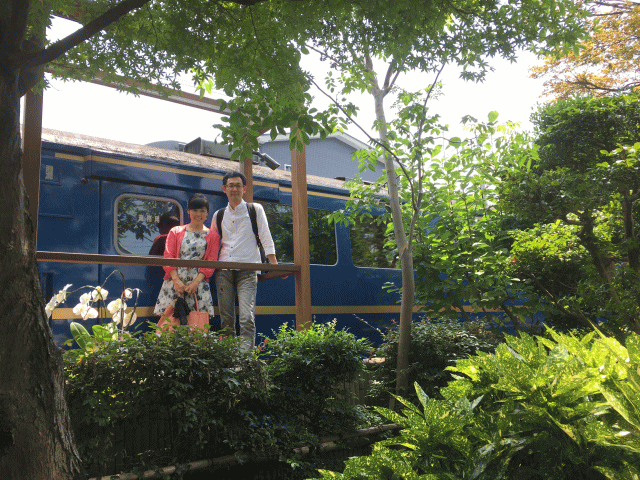 レストラン「グランシャリオ」の外で記念撮影