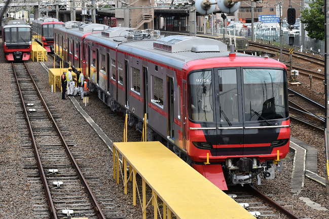 大江駅に留置された9100系