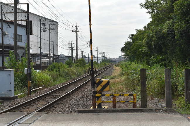 コカ・コーラ東海工場近くの踏切の撮影地