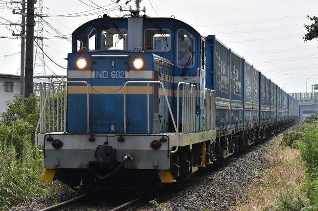 ND602が牽引するトヨタロングパスエクスプレス