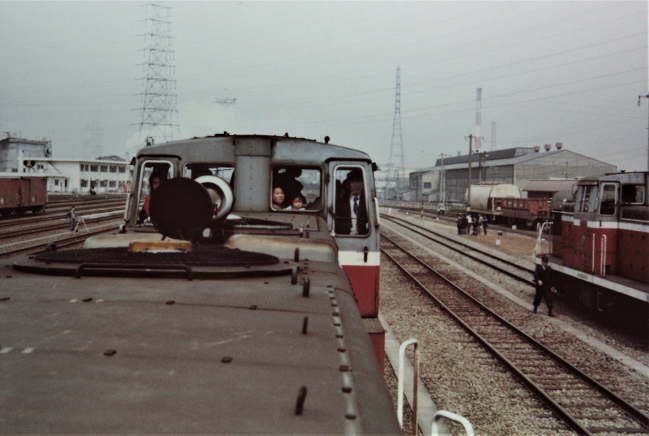機関車の運転台に乗車