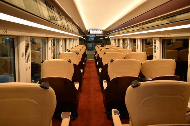 ひのとりプレミアムシートの車内