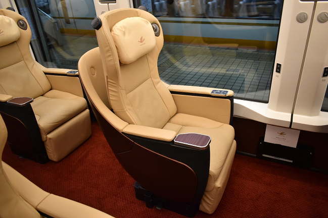 ひのとりの一人がけのプレミアムシート