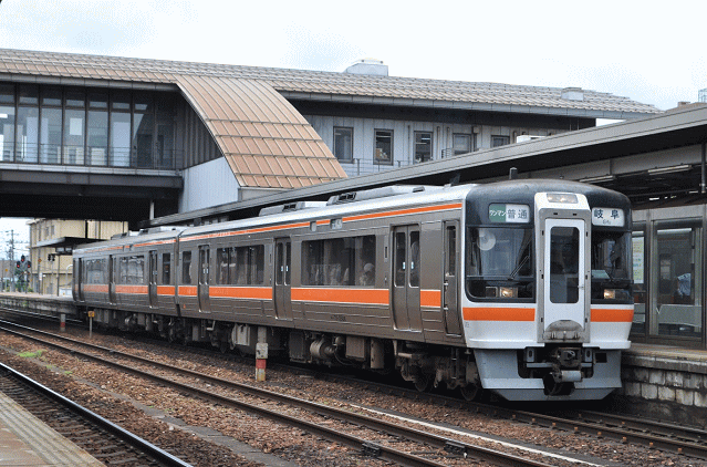 キハ75系、美濃太田駅にて