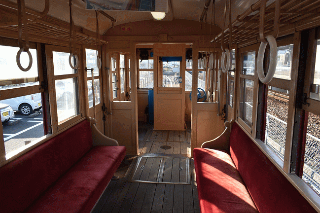 北勢線のモニ220形226号の車内