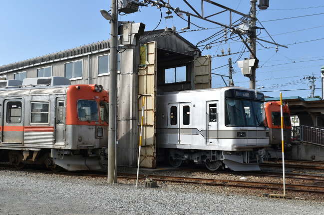 内灘の車庫に元東京メトロの03系の姿
