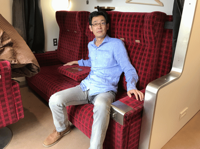 北斗星ホテル（トレインホステル北斗星）のツインデラックスをソファーに変換