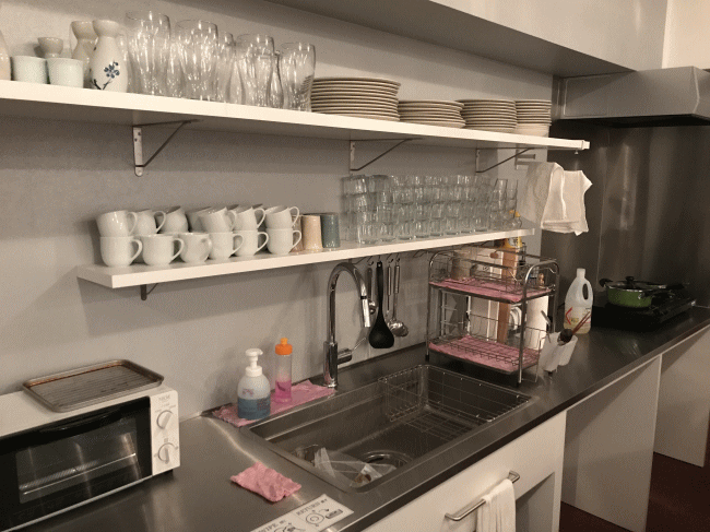 北斗星ホテル（トレインホステル北斗星）のラウンジのキッチンスペース