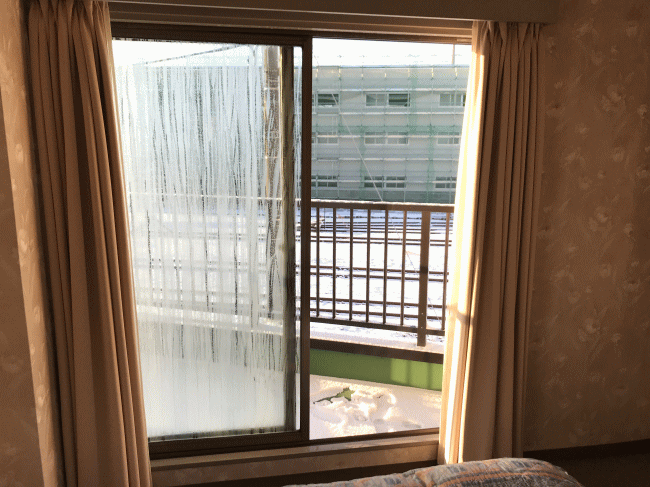 ホテルビッグウェーブのツインルームのバルコニー