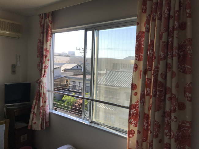 ビジネスホテル松楽の窓辺