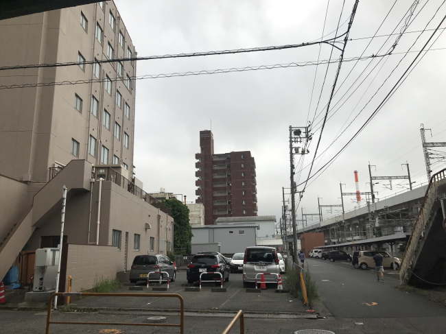 ホテル徳山ヒルズ平和通り店と線路との関係